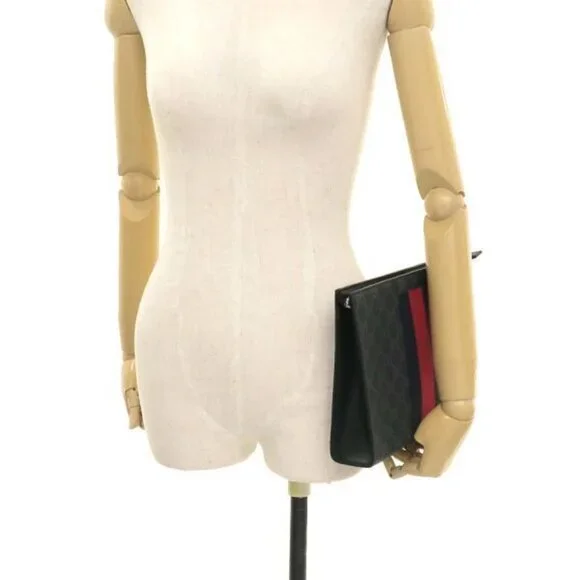 Gucci GG Supreme Clutch Bag - Picture 9 of 9